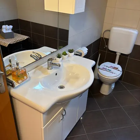 Seaview 90 Apartment